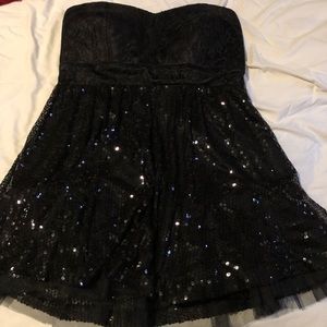 Size large black party dress